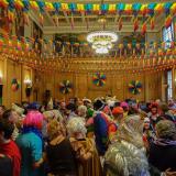 Buntes Treiben im Ratssaal