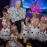 Cruella de Vil mit ein paar Dalmatiner“