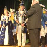 Echter Prinz mit Kette und Hackebeil