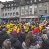 ... laut Polizei ca. 40.000 Karnisten an der Zugstrecke!