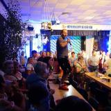 Ein Willi auf dem Tisch