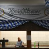 Theke bestückt