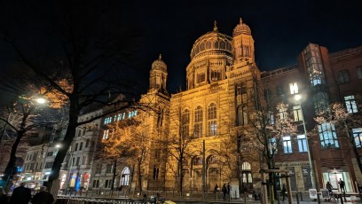Restaurierte Synagoge mit markanter goldener Kuppel