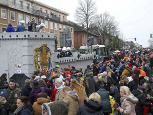 karneval-bottrop-2020-rosenmontag-umzug7-stadtprinzenpaar